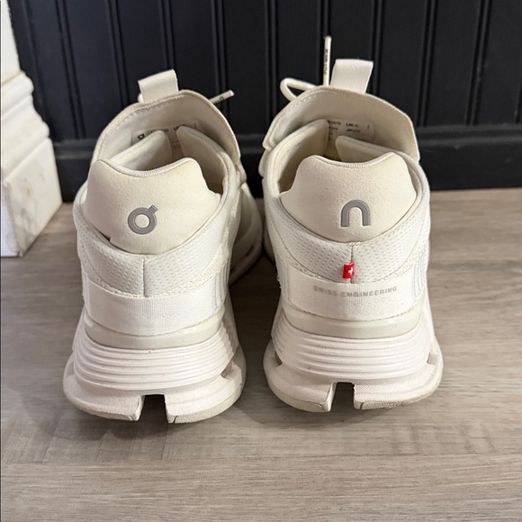 On Running Cloudtec Sneakers - Picture 3 of 5